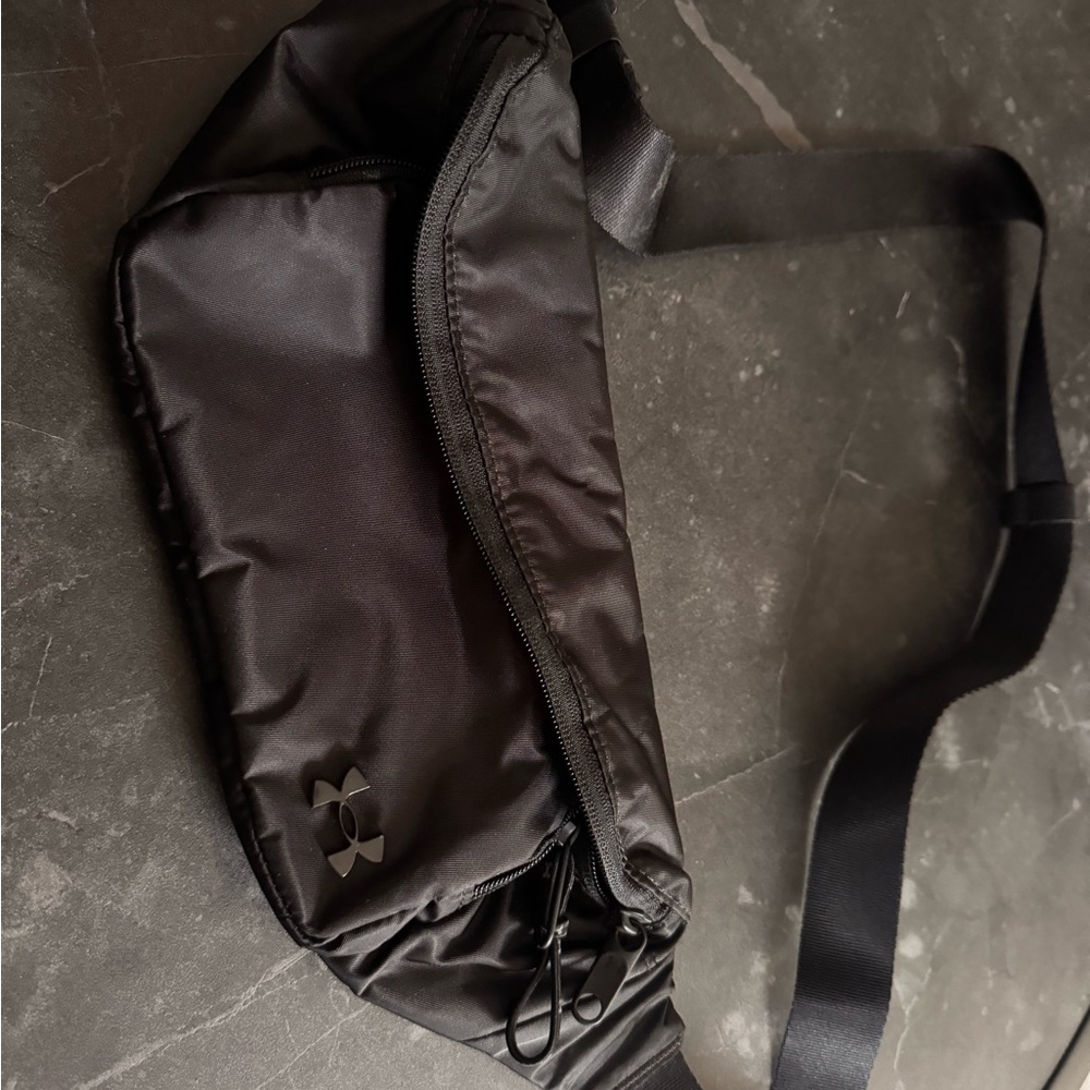 Under Armour Black Belt Bag